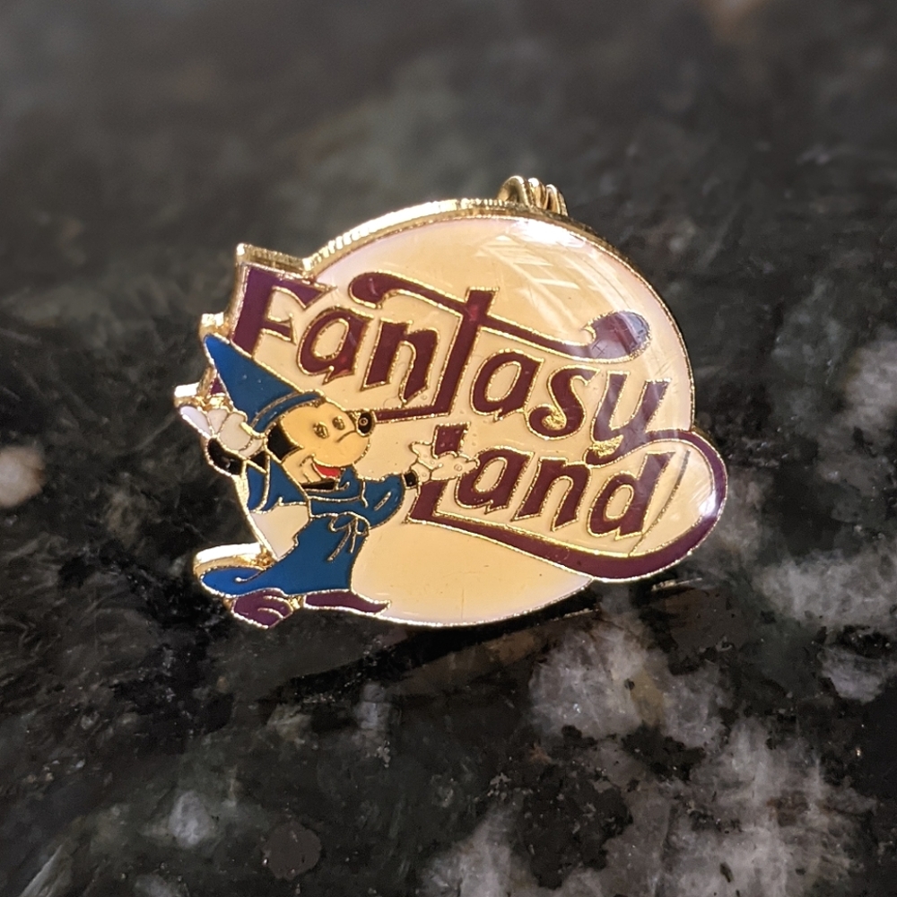 Vtg Sorcerer Mickey Pin